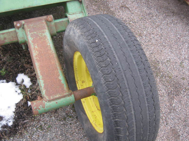 Mowers  John Deere 120 Stock Chopper Photo